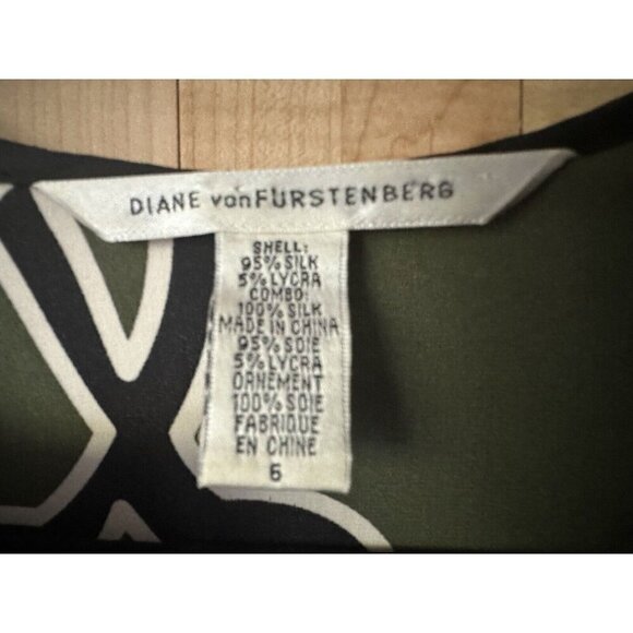 DIANE VON FURSTENBERG Green & Black Floral Silk Nadine Shift Blouse Size 6 - Picture 3 of 3